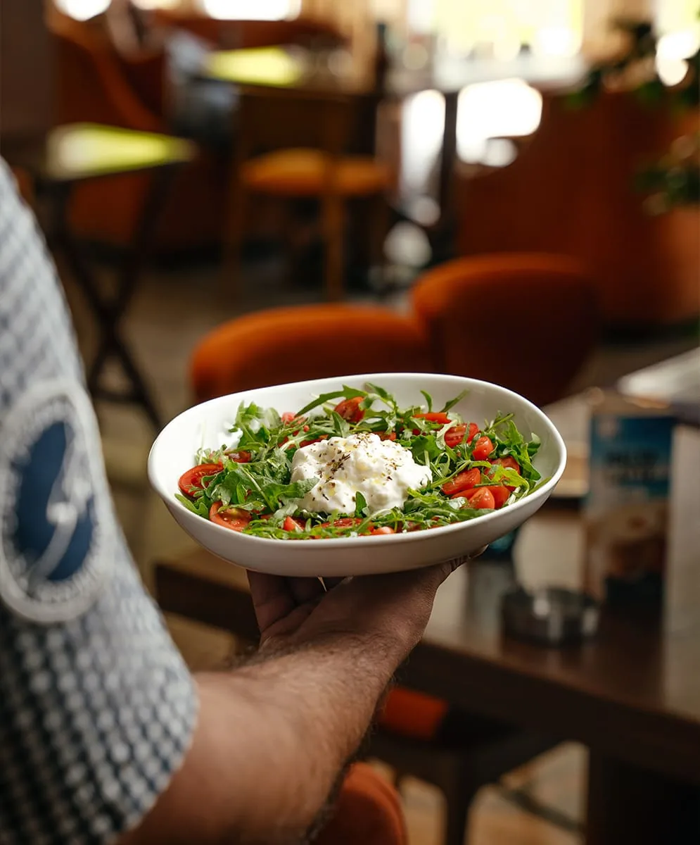 Pendir və pomidorlu salat
